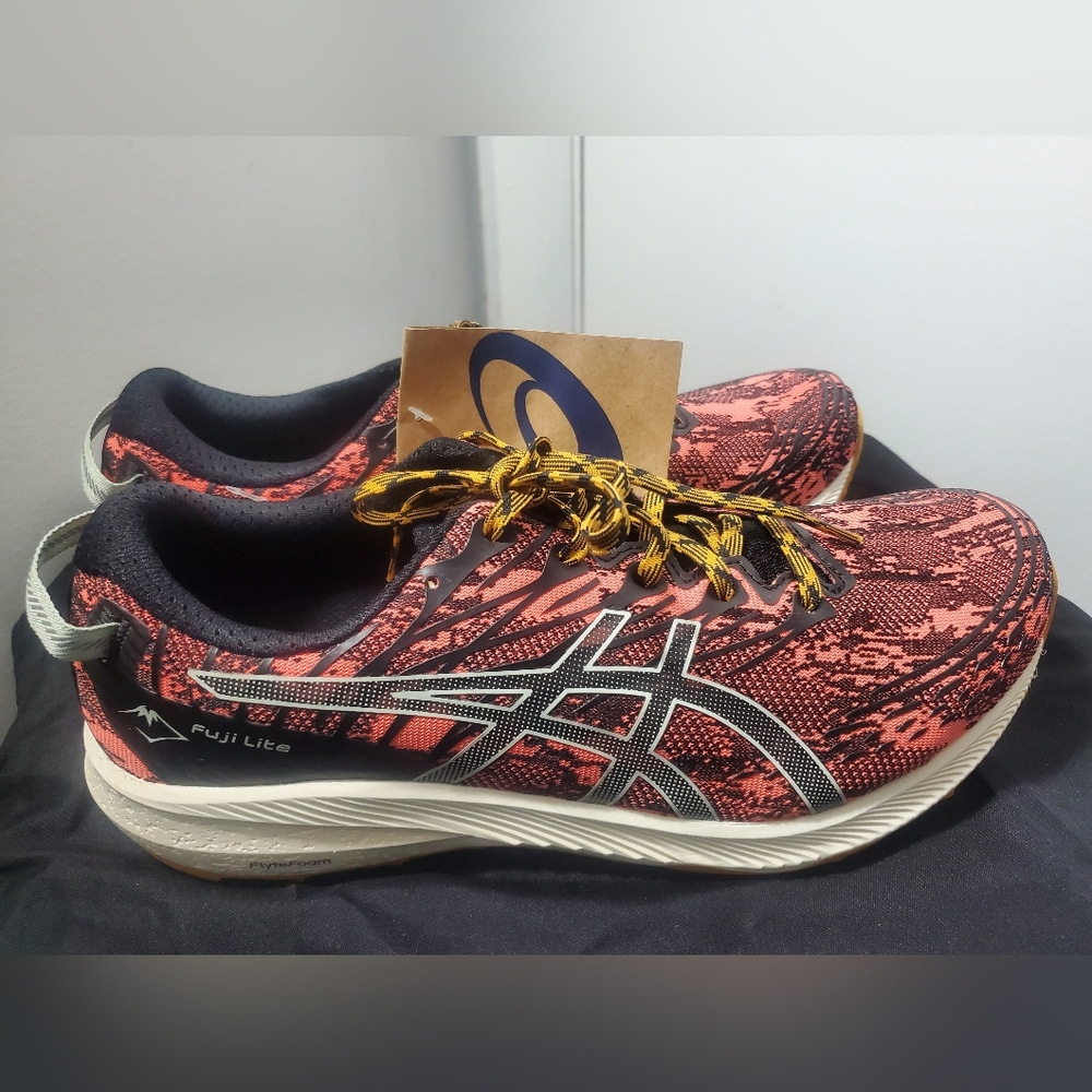 Brand New - 🌿 ASICS Fuji Lite 3 “Papaya / Light Sage” (Women’s) 🌿 Sz11 *Rare*